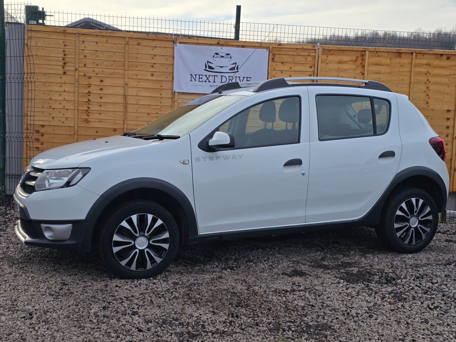 Used Dacia Sandero Stepway 2015 for sale - 77173392: Photo 7