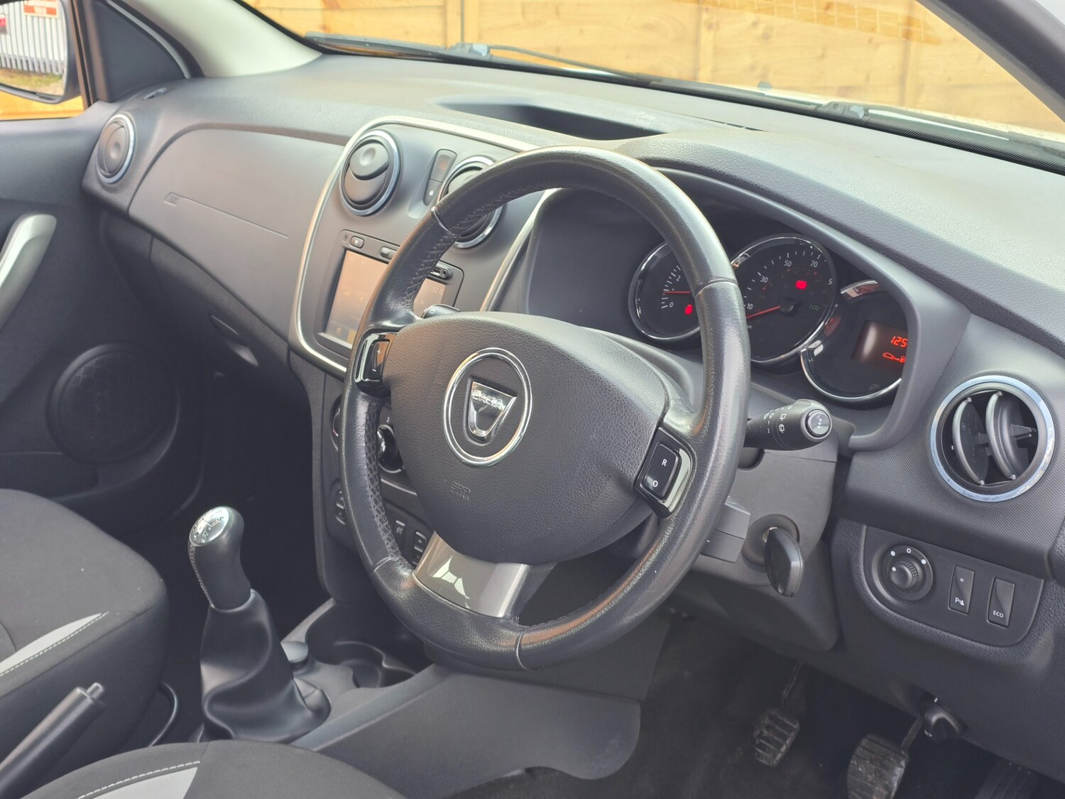 Used Dacia Sandero Stepway 2015 for sale - 77173392: Photo 8