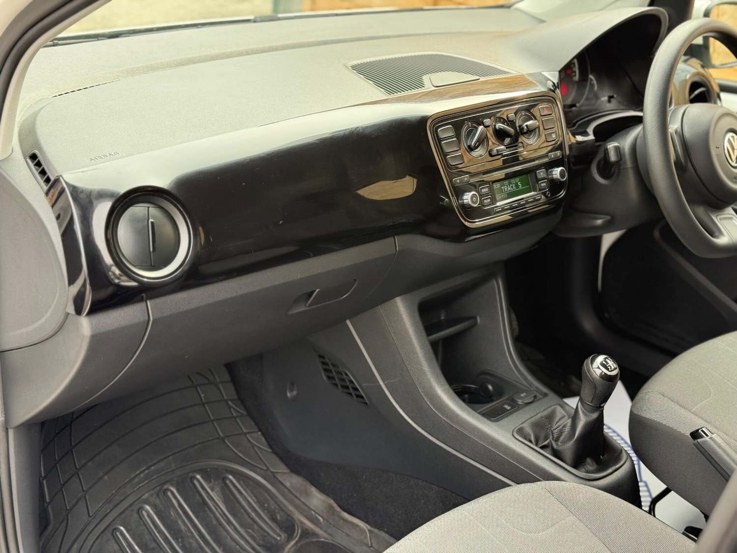 Used Volkswagen up! 2016 for sale - 77982359: Photo 26