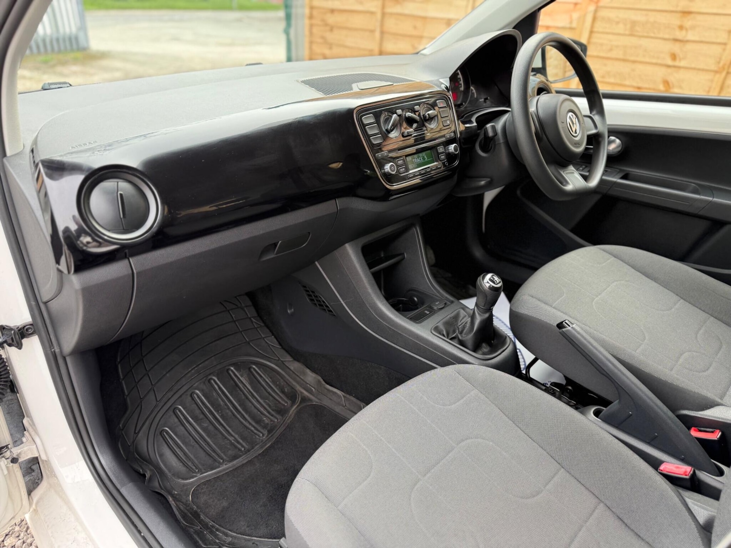 Used Volkswagen up! 2016 for sale - 77982359: Photo 28