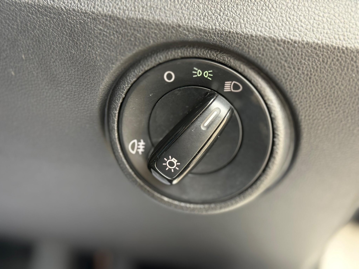 Used Volkswagen up! 2016 for sale - 77982359: Photo 38