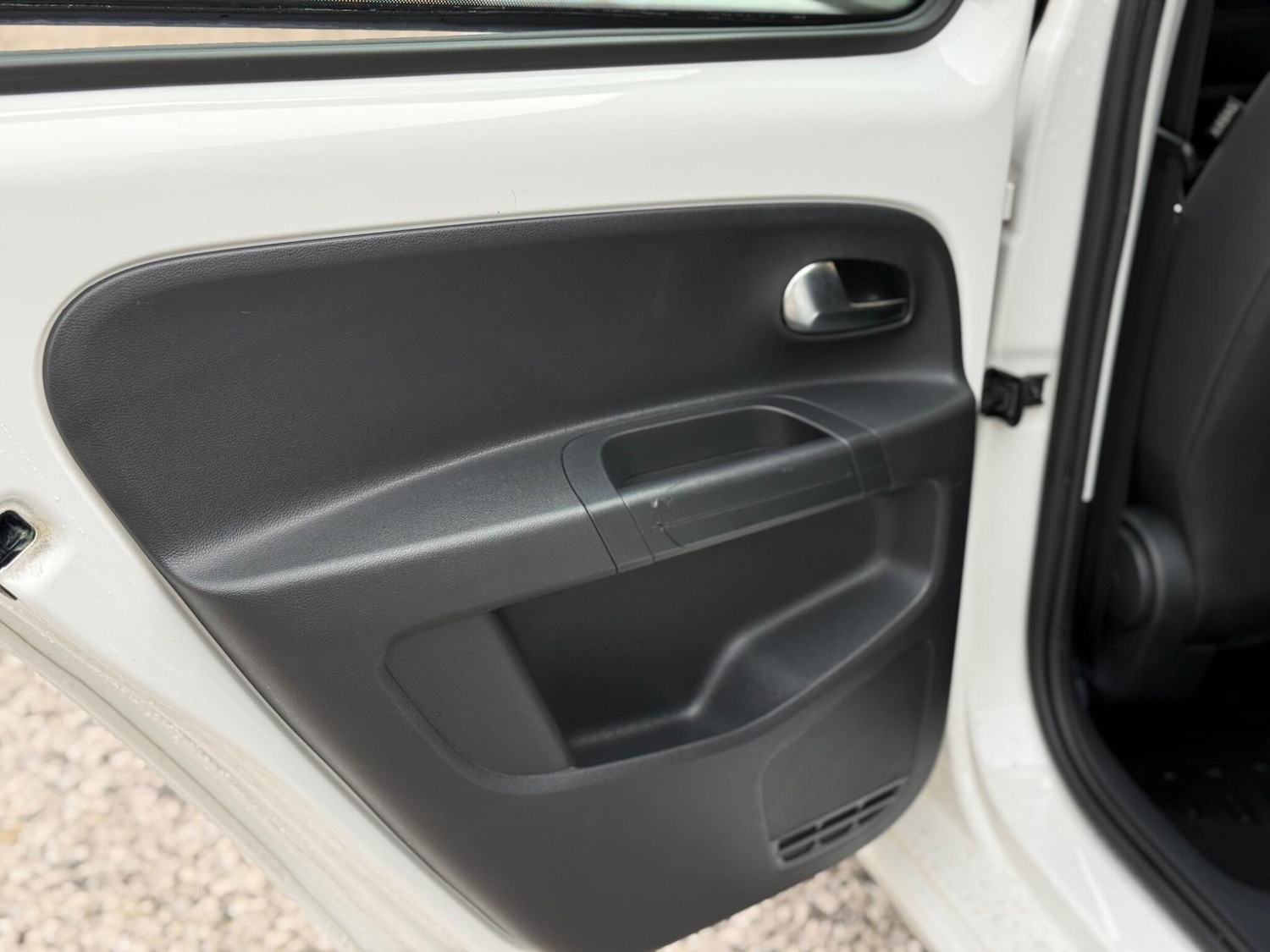 Used Volkswagen up! 2016 for sale - 77982359: Photo 40