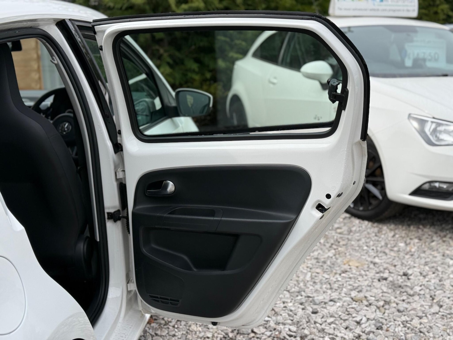 Used Volkswagen up! 2016 for sale - 77982359: Photo 42