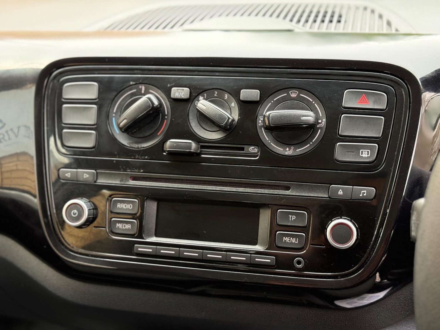 Used Volkswagen up! 2016 for sale - 77982359: Photo 46