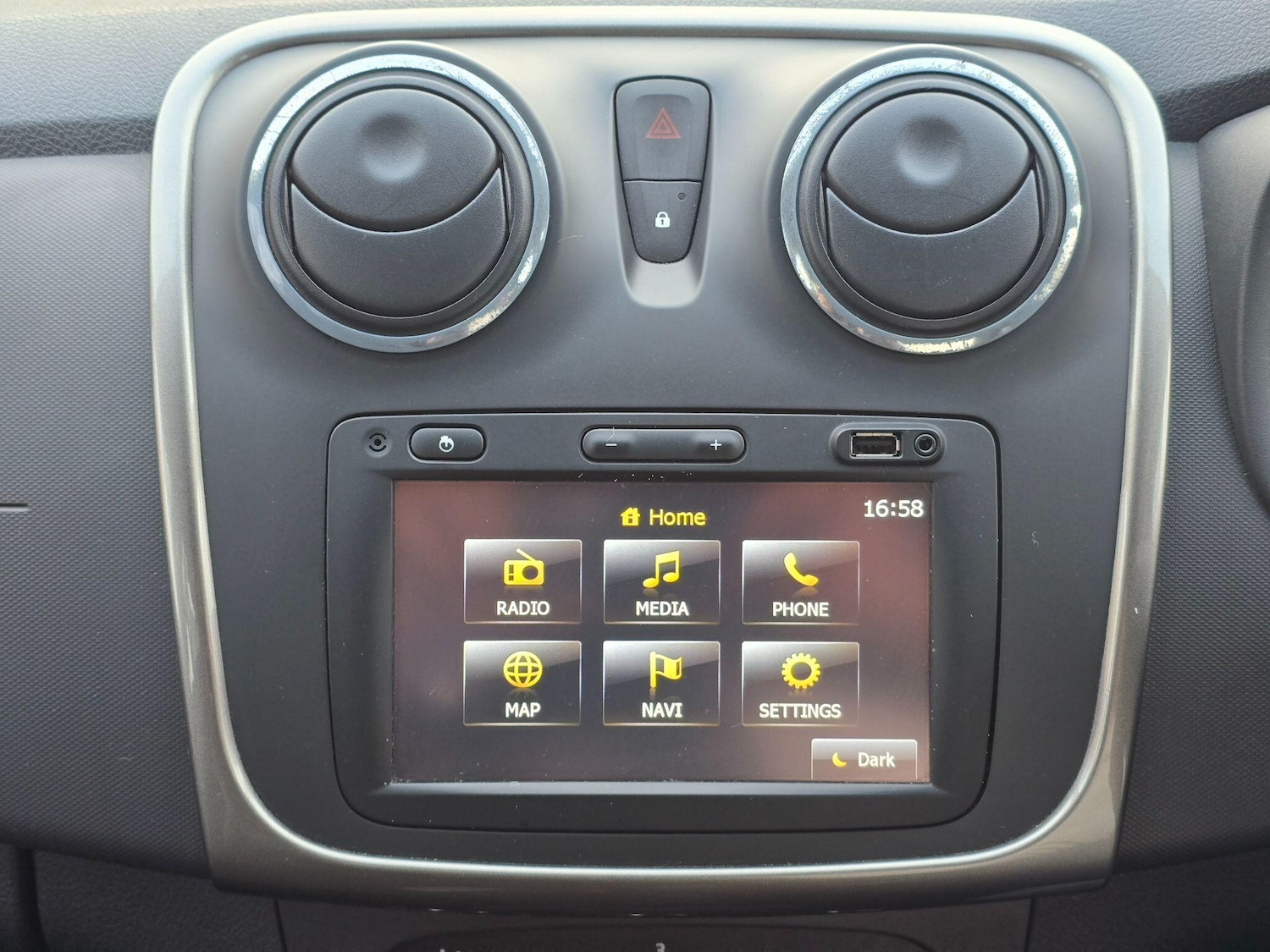 Used Dacia Sandero Stepway 2015 for sale - 77793413: Photo 20