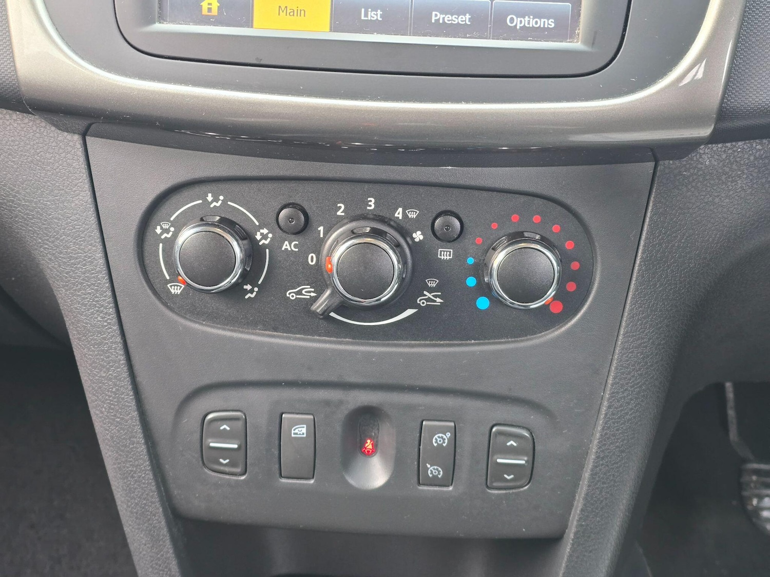 Used Dacia Sandero Stepway 2015 for sale - 77793413: Photo 23