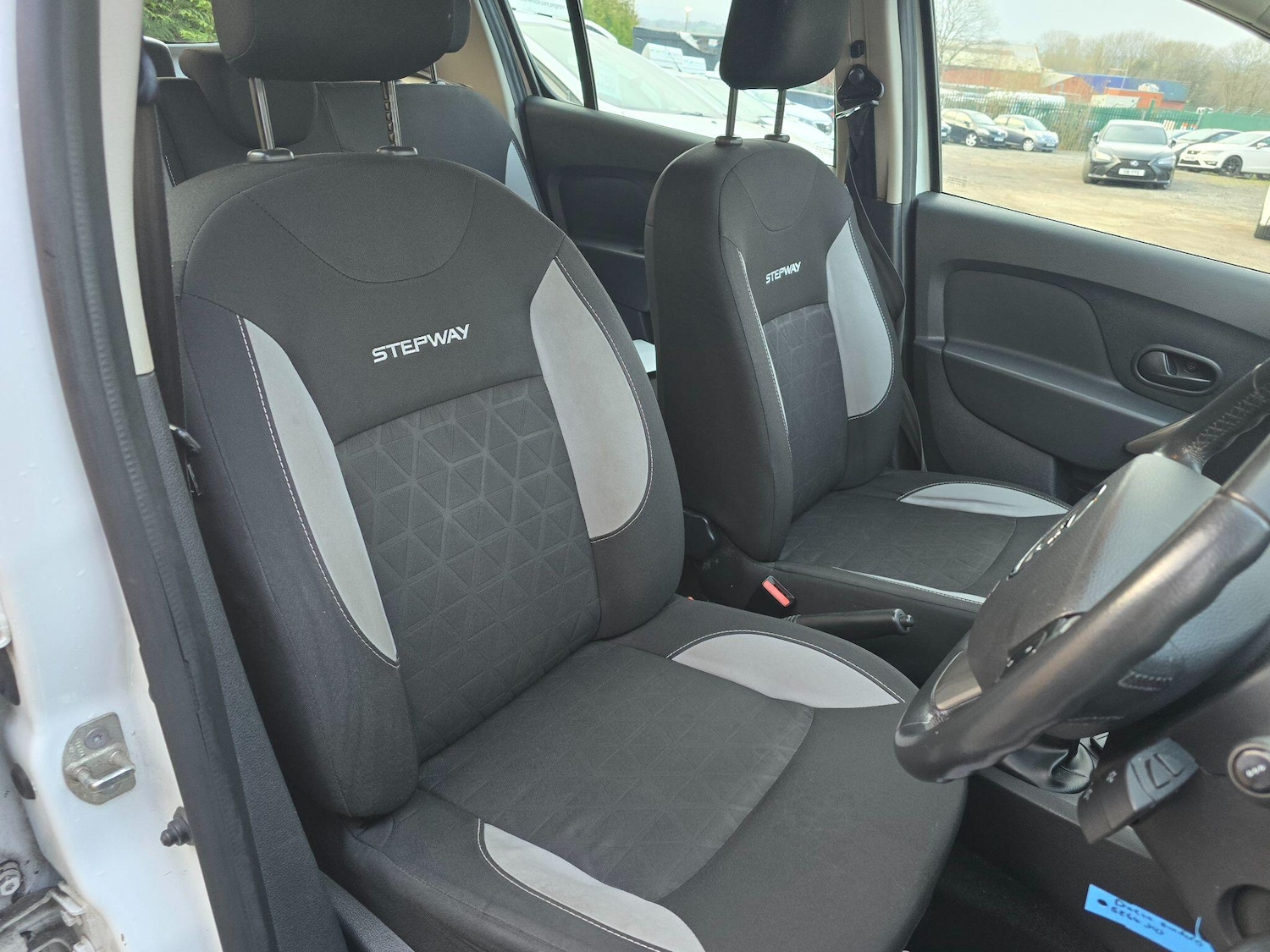 Used Dacia Sandero Stepway 2015 for sale - 77793413: Photo 26