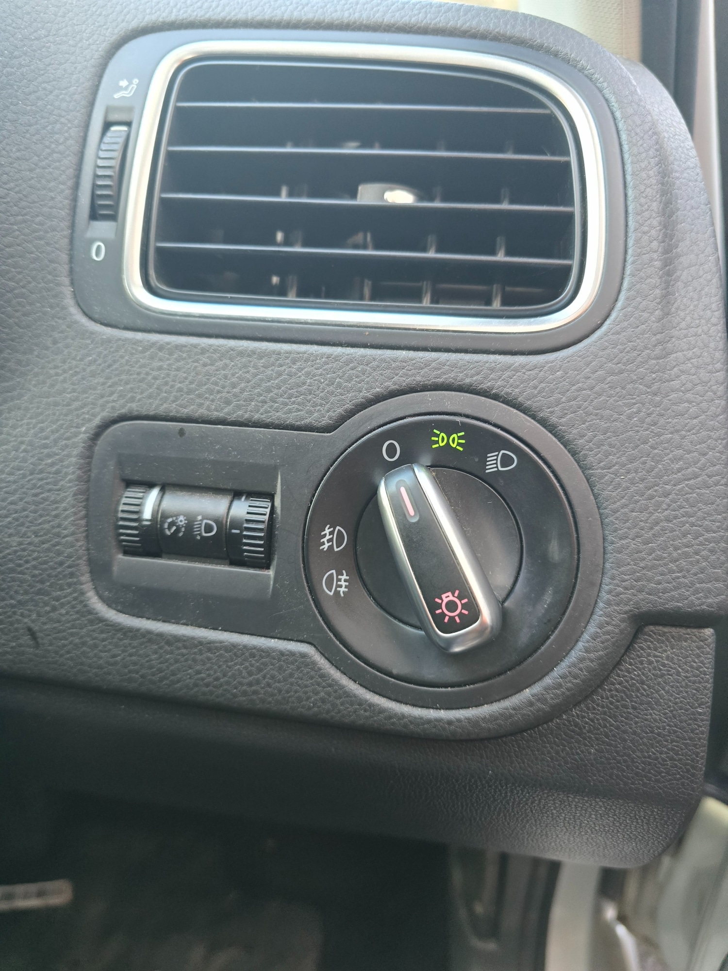 Used Volkswagen Polo 2010 for sale - 76958544: Photo 27