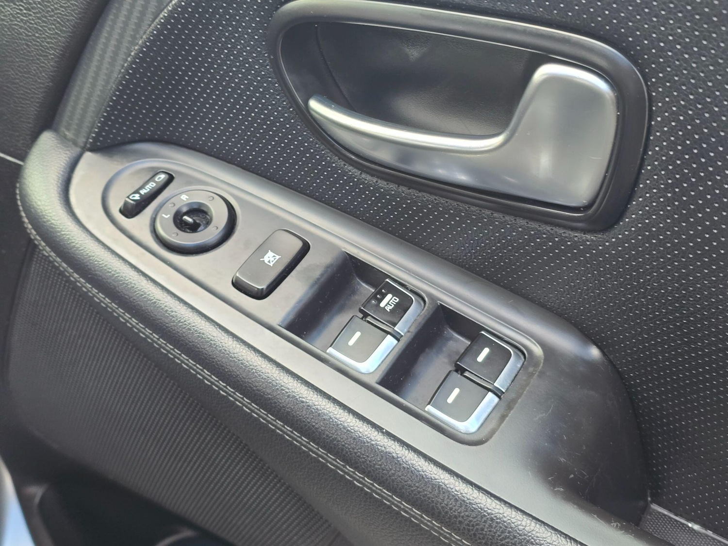 Used Kia Carens 2017 for sale - 77799336: Photo 22