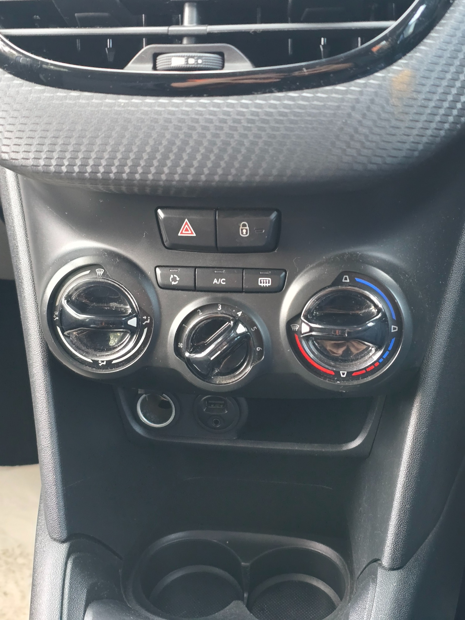 Used Peugeot 208 2015 for sale - 76807965: Photo 20