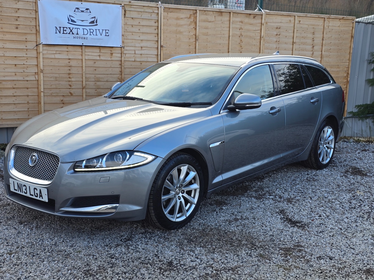 Used Jaguar XF 2013 for sale - 77336351: Photo 2