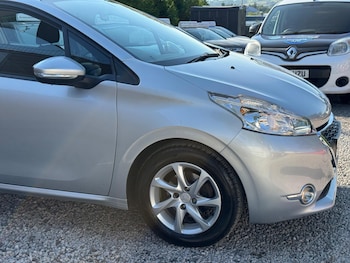 Used Peugeot 208 2015 for sale - 79158675: Photo