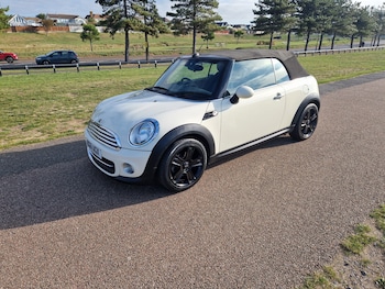 Used MINI Convertible 2011 for sale - 77464768: Photo