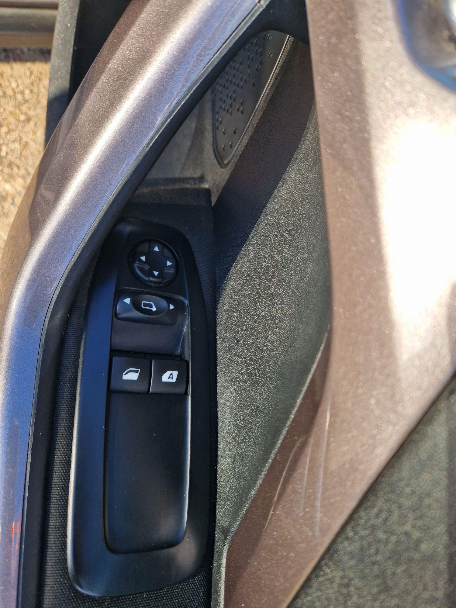 Used Peugeot 2008 2014 for sale - 76794154: Photo 27