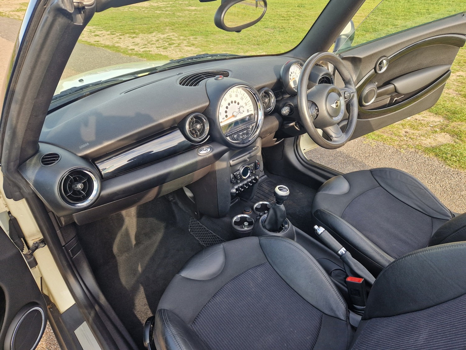 Used MINI Convertible 2011 for sale - 76273296: Photo 16