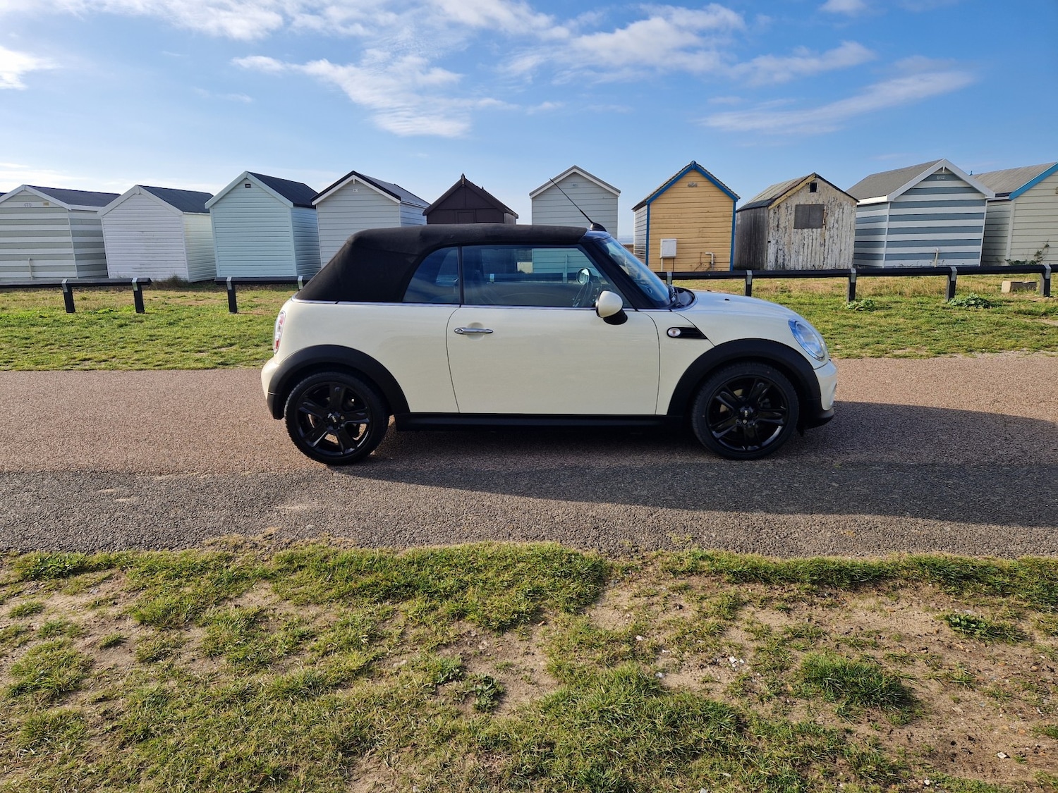 Used MINI Convertible 2011 for sale - 76273296: Photo 3