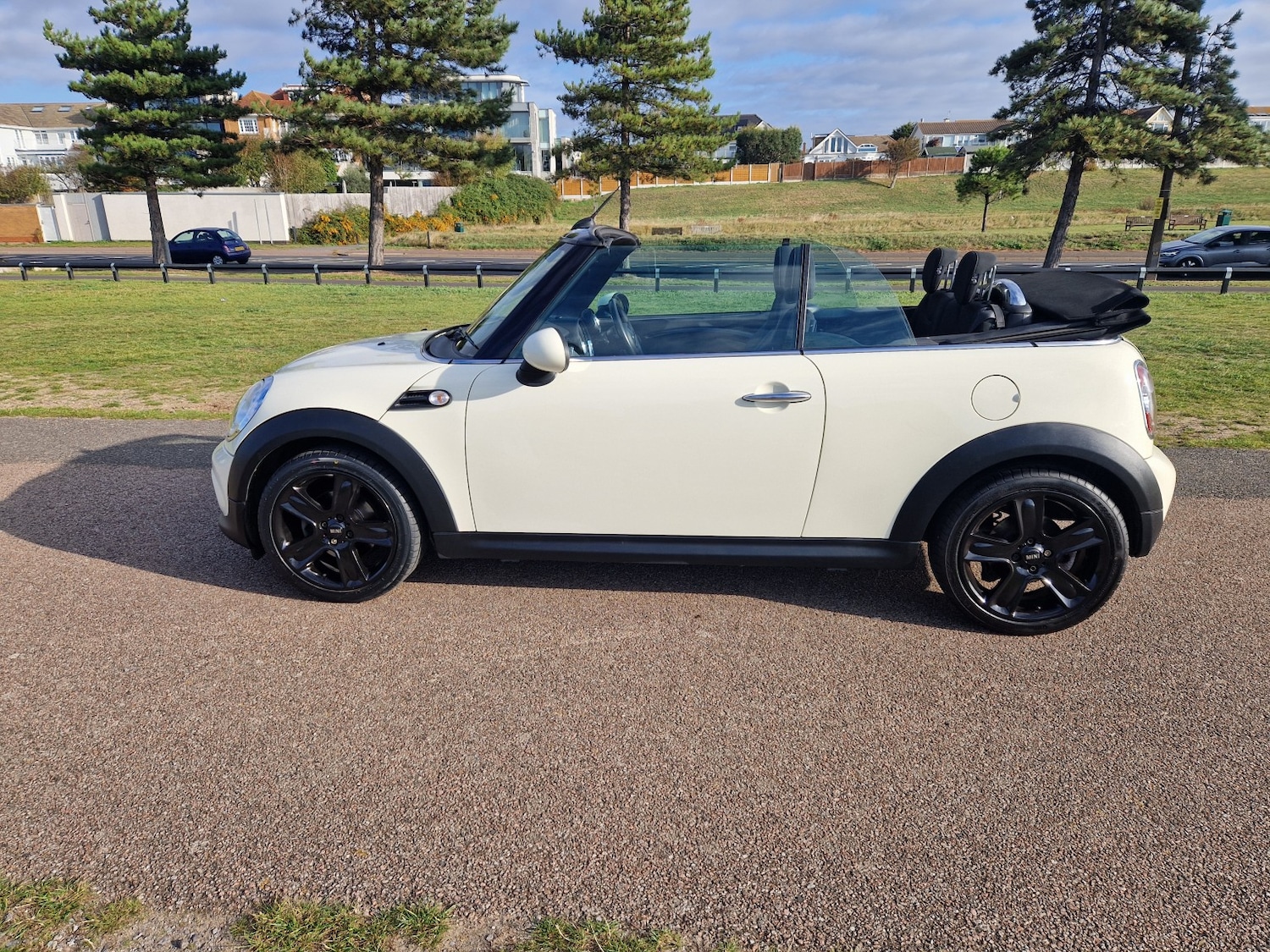 Used MINI Convertible 2011 for sale - 76769450: Photo 10