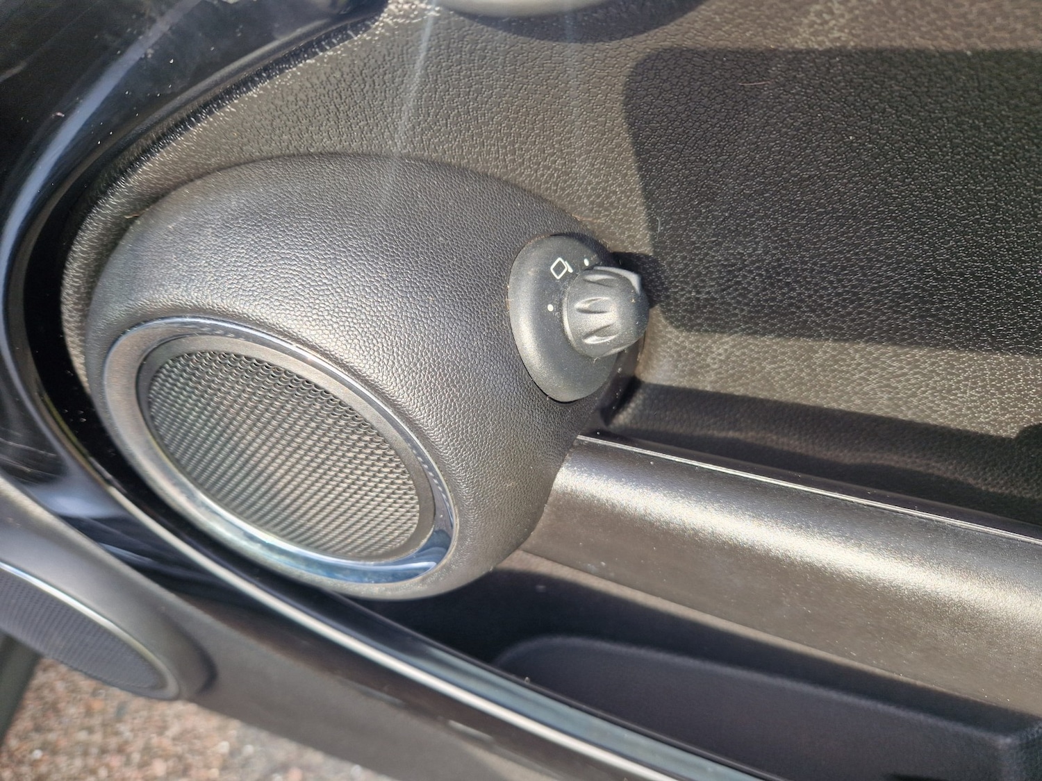 Used MINI Convertible 2011 for sale - 76769450: Photo 26