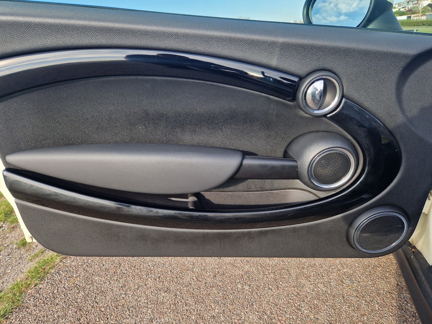 Used MINI Convertible 2011 for sale - 76769450: Photo 28