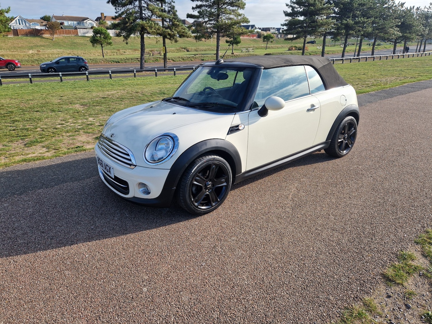 Used MINI Convertible 2011 for sale - 76769450: Photo 4
