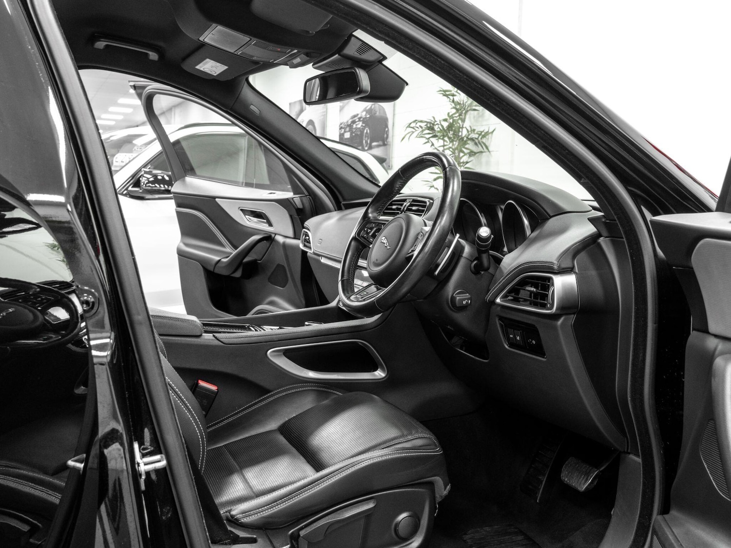 Used Jaguar F-Pace 2018 for sale - 76499723: Photo 16