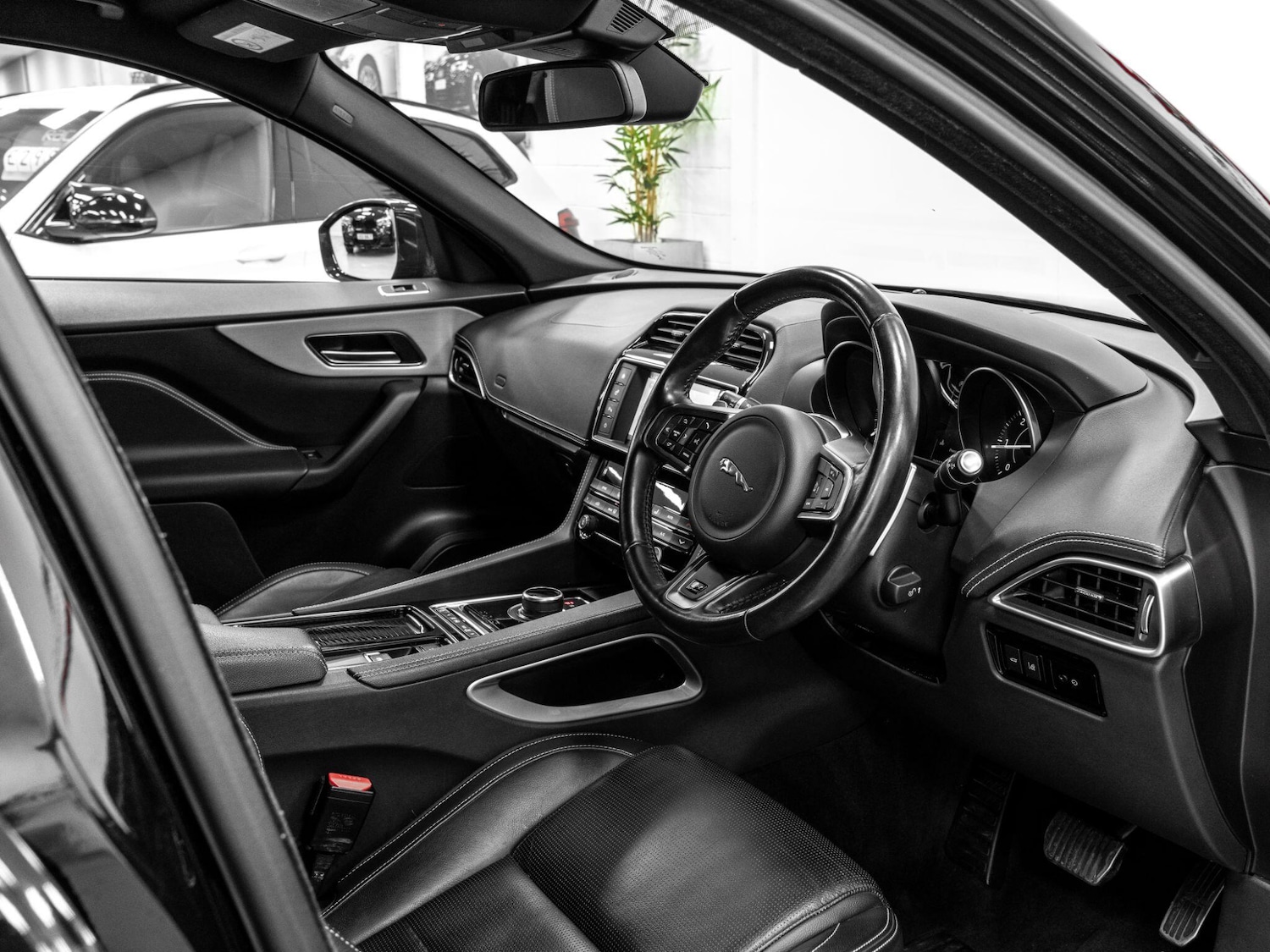 Used Jaguar F-Pace 2018 for sale - 76499723: Photo 18