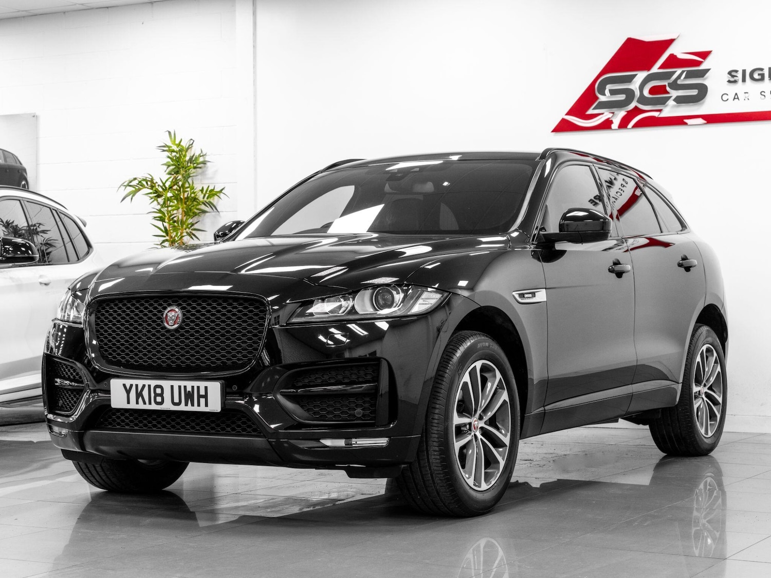 Used Jaguar F-Pace 2018 for sale - 76499723: Photo 2