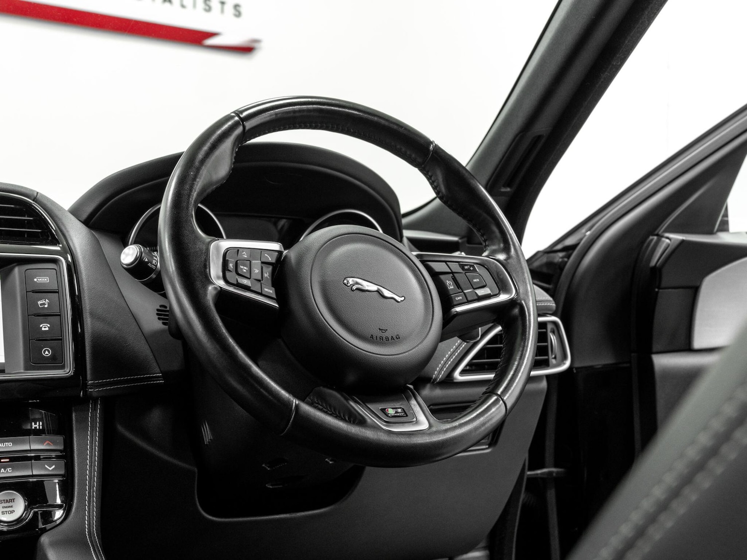 Used Jaguar F-Pace 2018 for sale - 76499723: Photo 21