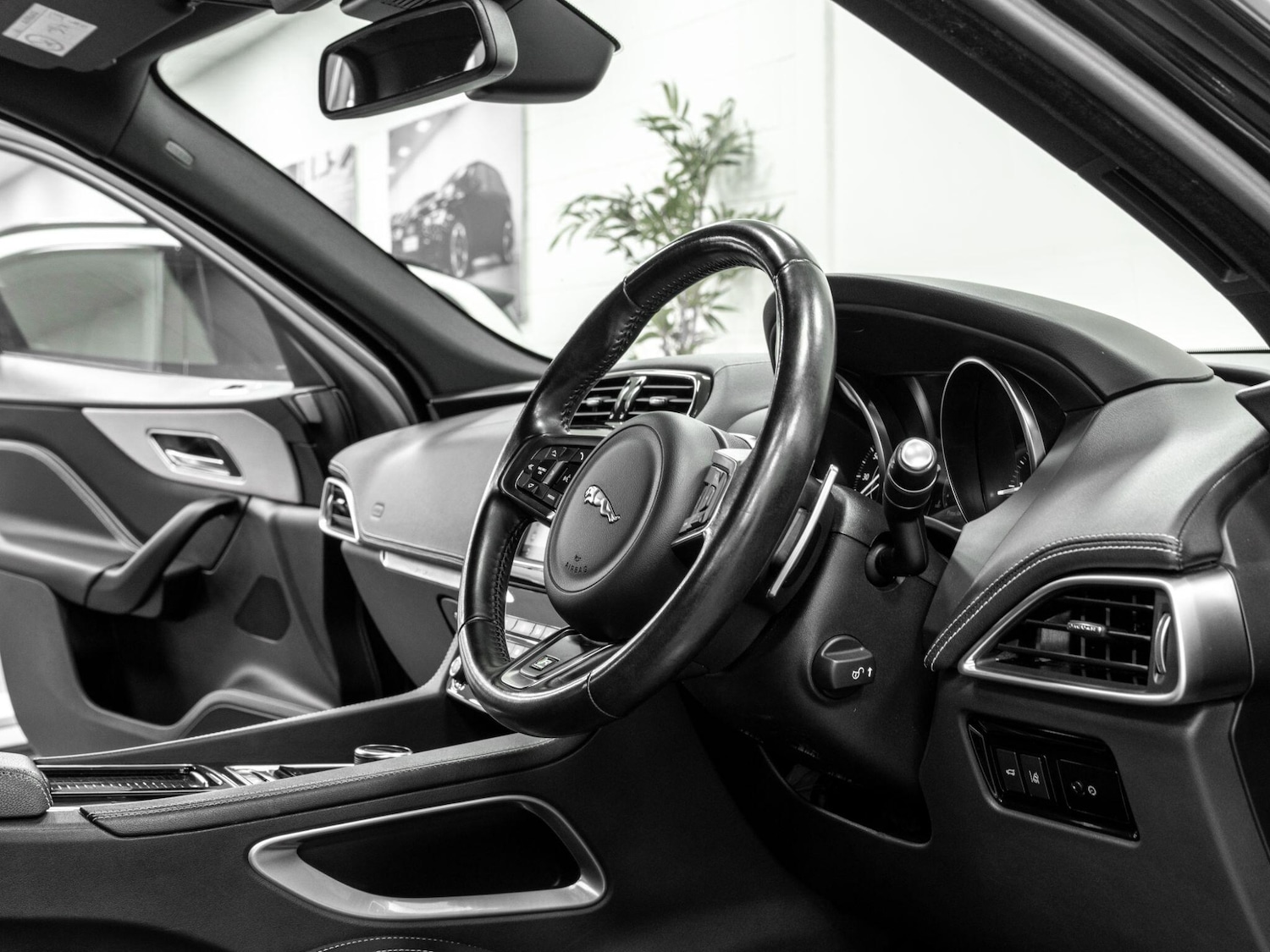 Used Jaguar F-Pace 2018 for sale - 76499723: Photo 39