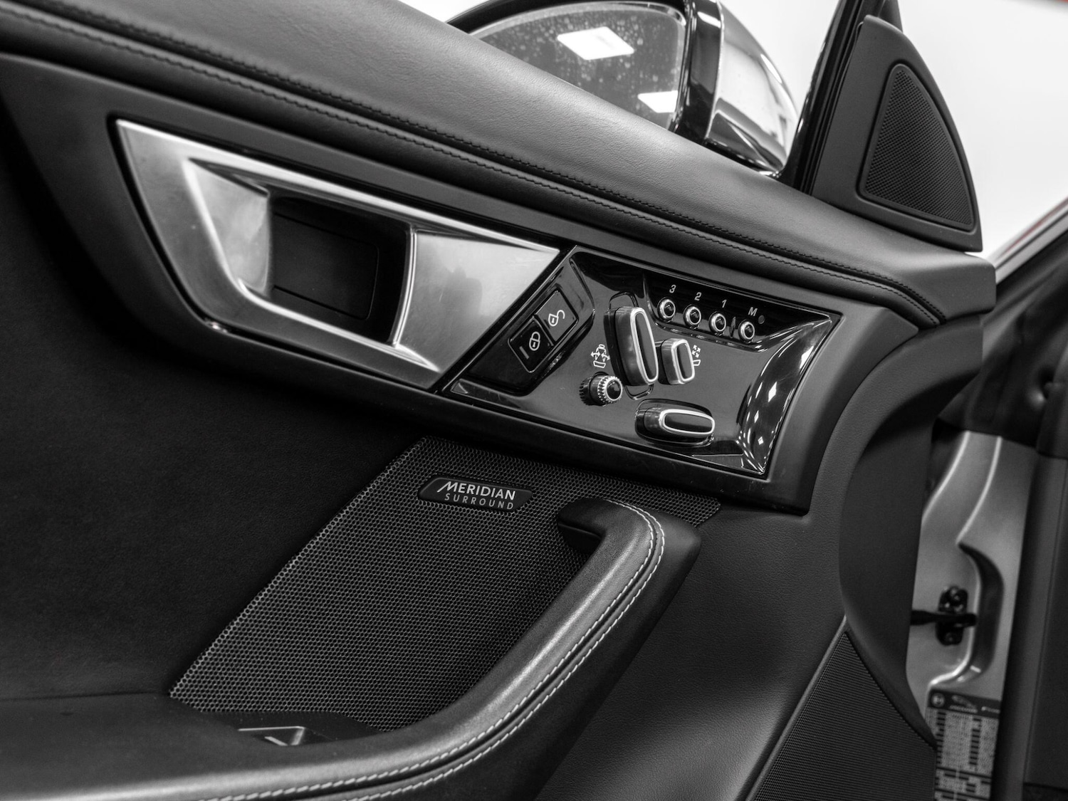 Used Jaguar F-Type 2013 for sale - 78203803: Photo 31