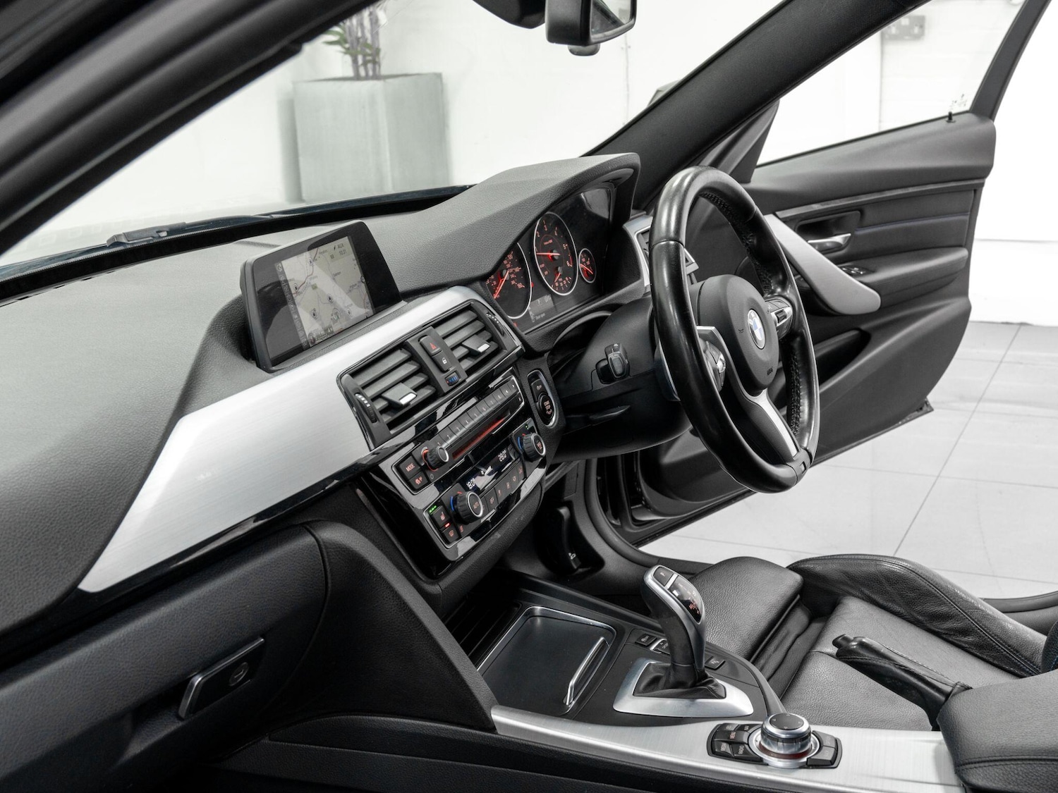 Used BMW 3 Series 2017 for sale - 77396691: Photo 39