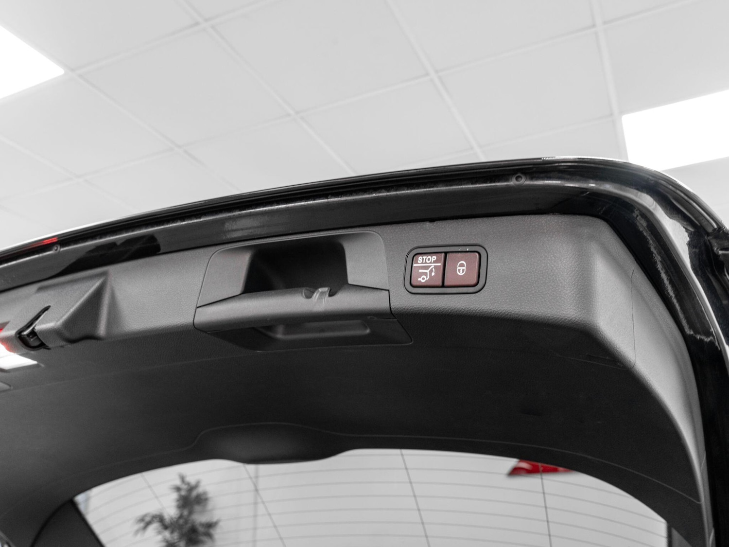 Used Mercedes-Benz C Class 2015 for sale - 76850419: Photo 32