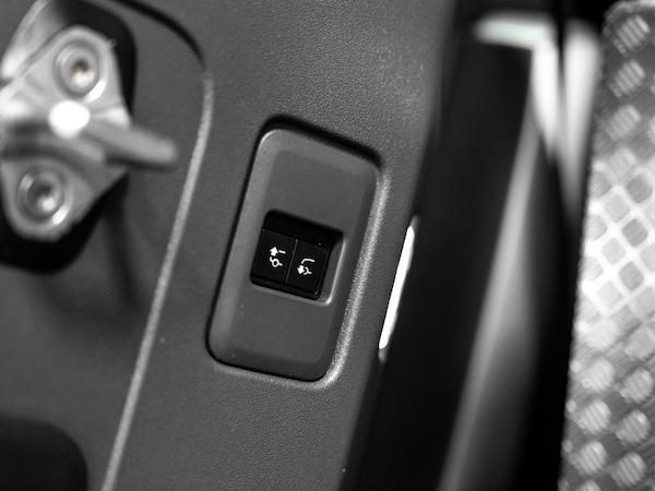 Used Land Rover Defender 110 for sale - 74958717: Photo 31