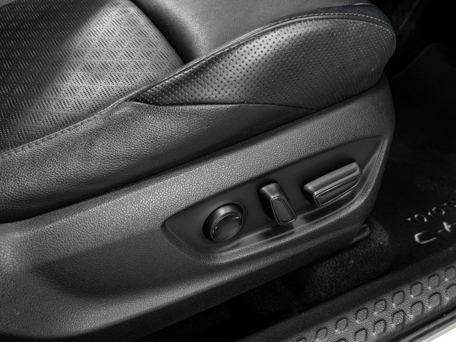 Used Toyota C-HR for sale - 77598786: Photo 25