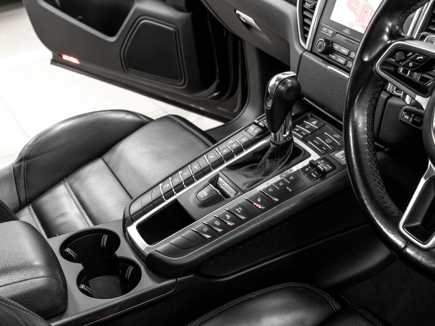 Used Porsche Macan 2016 for sale - 77358917: Photo 42