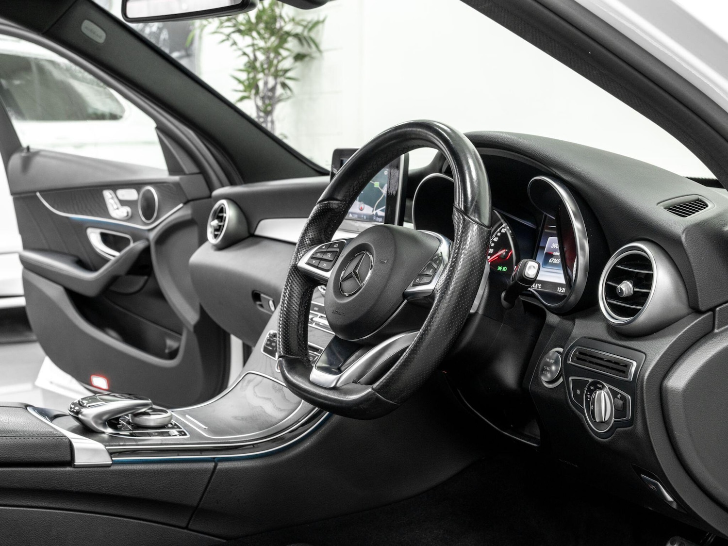 Used Mercedes-Benz C Class 2017 for sale - 76824739: Photo 42