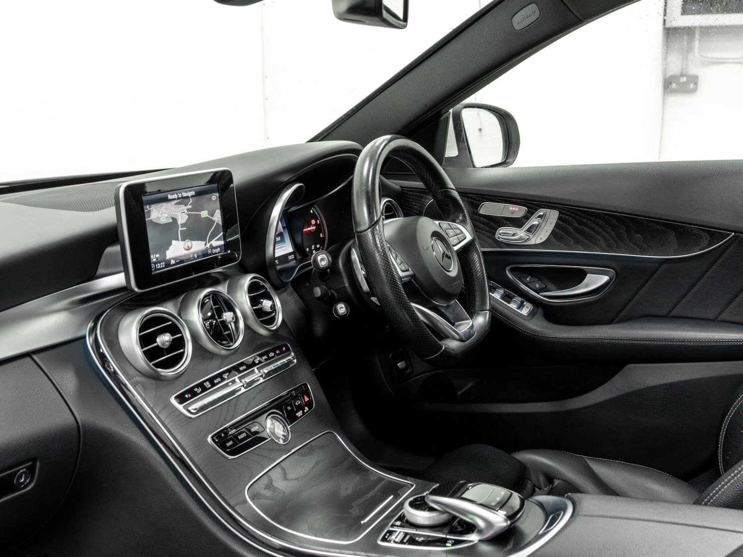 Used Mercedes-Benz C Class 2017 for sale - 76824739: Photo 44