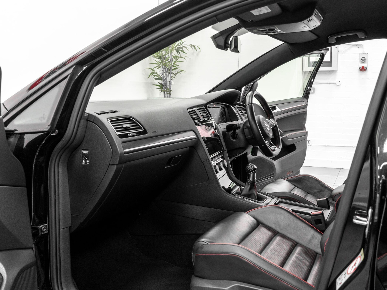 Used Volkswagen Golf 2017 for sale - 77266896: Photo 15