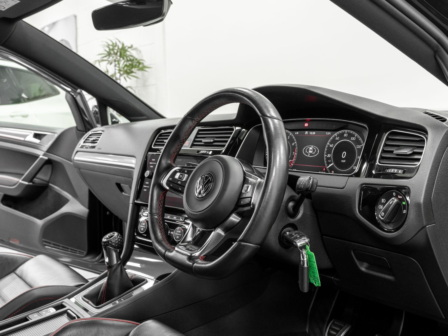 Used Volkswagen Golf 2017 for sale - 77266896: Photo 37