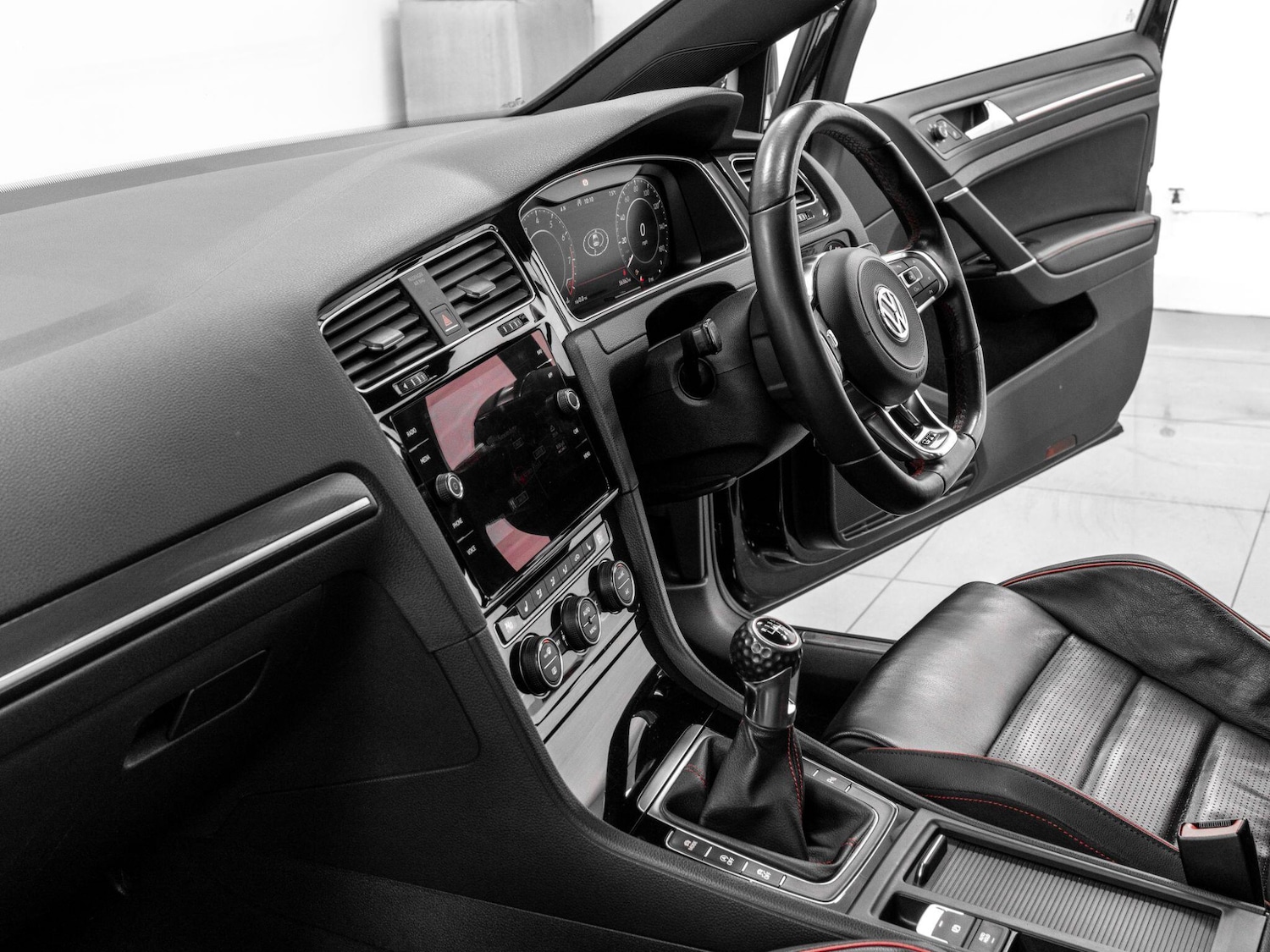 Used Volkswagen Golf 2017 for sale - 77266896: Photo 38