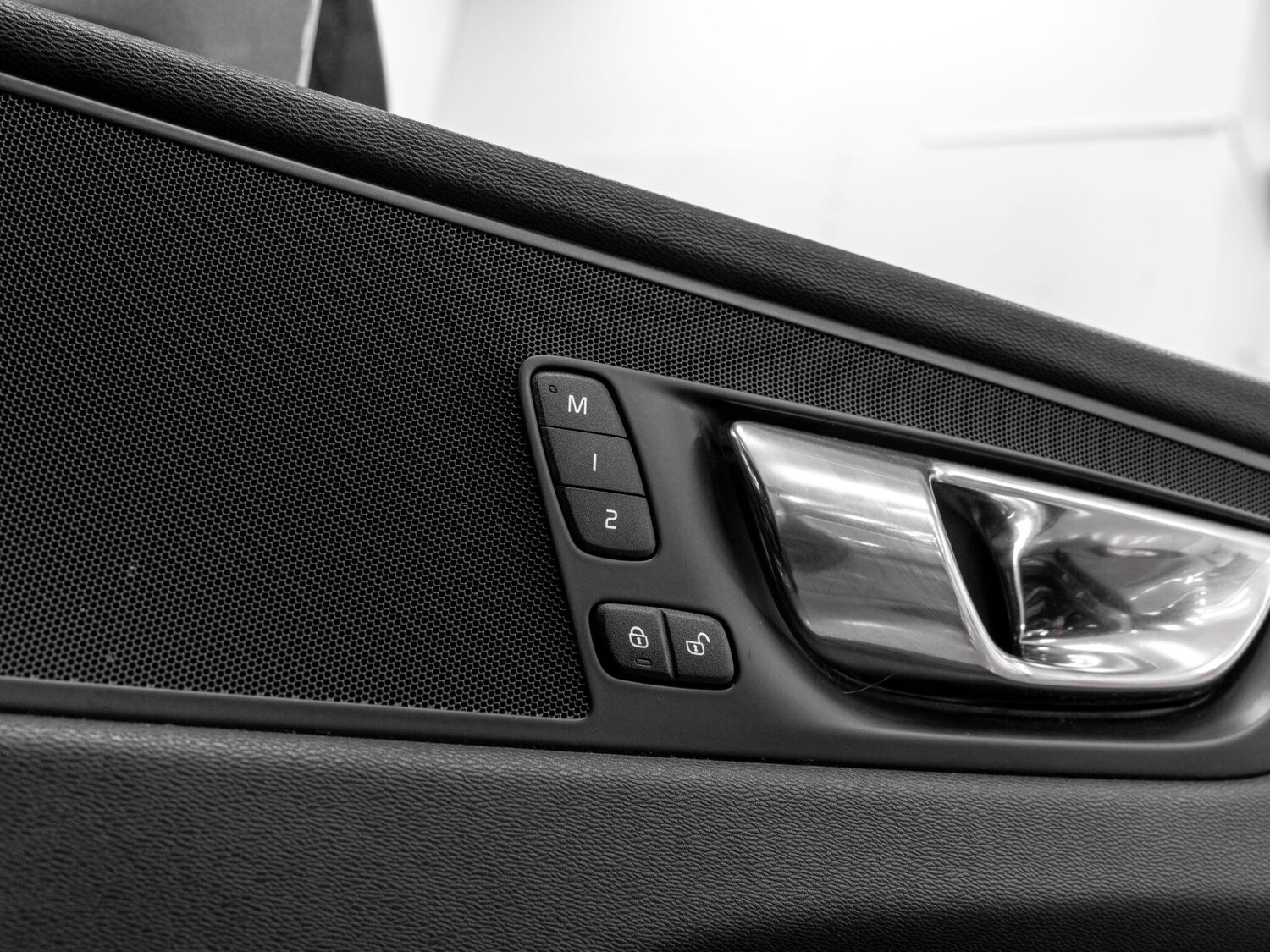 Used Volvo XC60 2017 for sale - 78170527: Photo 25