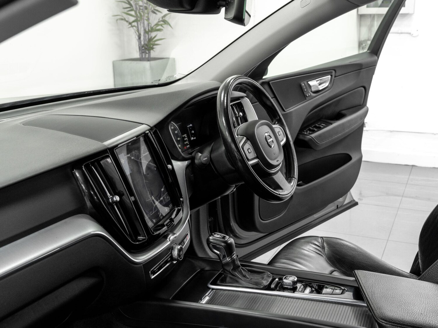 Used Volvo XC60 2017 for sale - 78170527: Photo 30