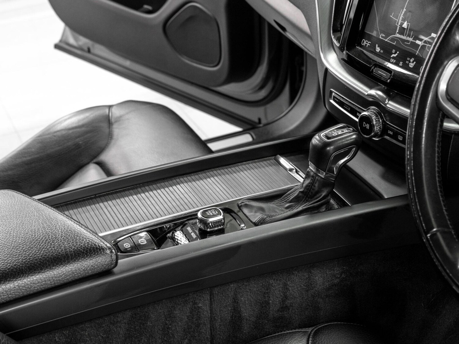 Used Volvo XC60 2017 for sale - 78170527: Photo 31