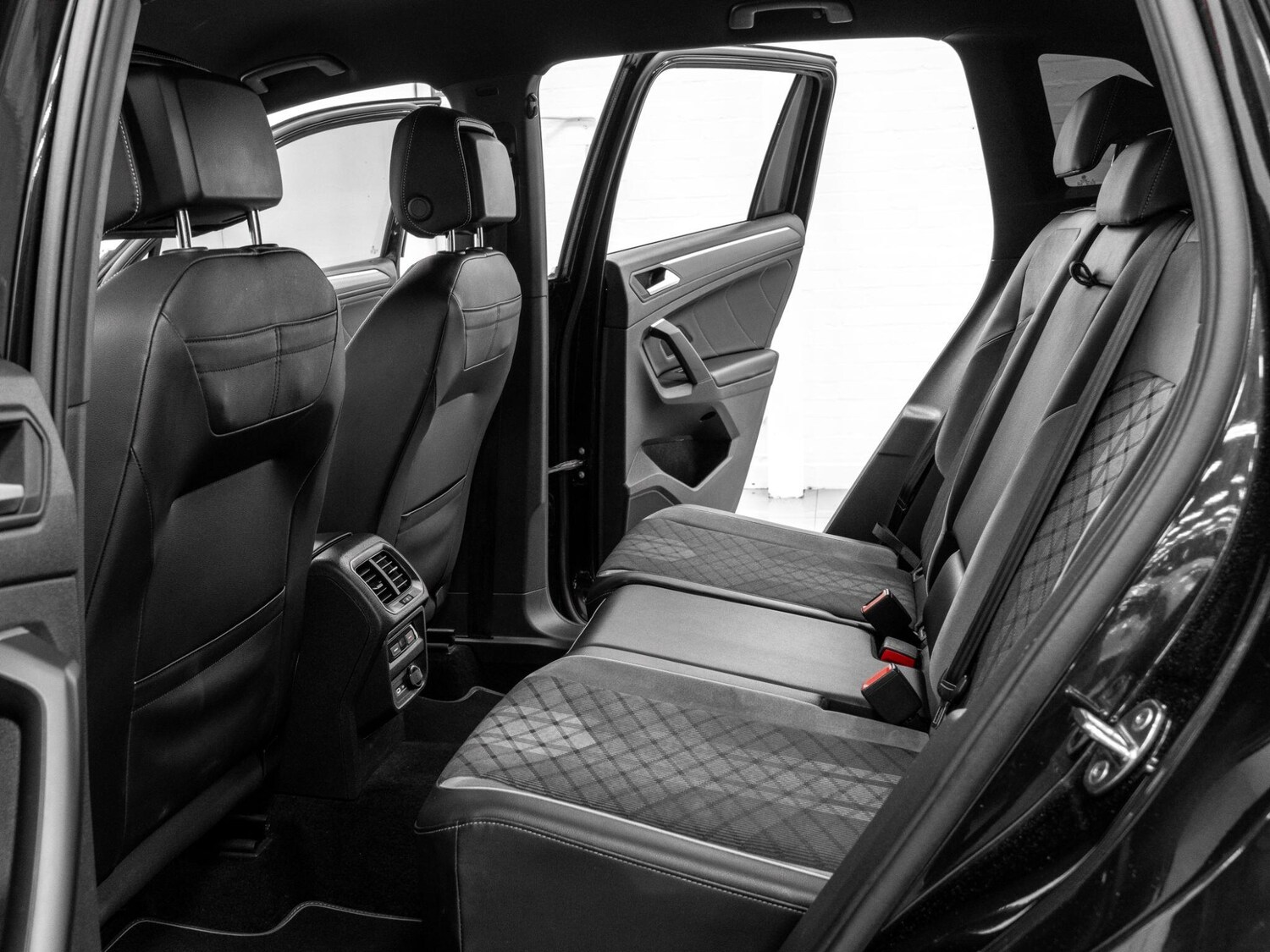 Used Volkswagen Tiguan for sale - 77598874: Photo 24