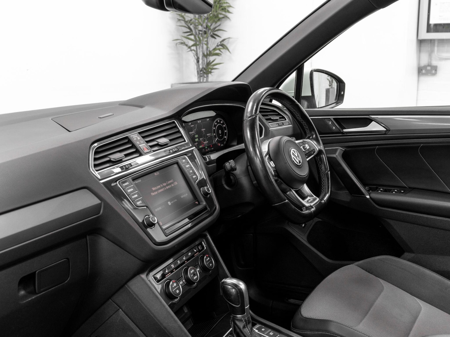 Used Volkswagen Tiguan 2017 for sale - 77892291: Photo 32