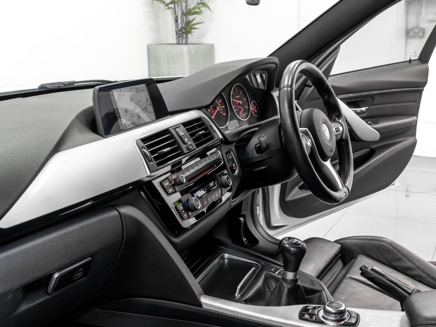 Used BMW 3 Series 2015 for sale - 77898673: Photo 29