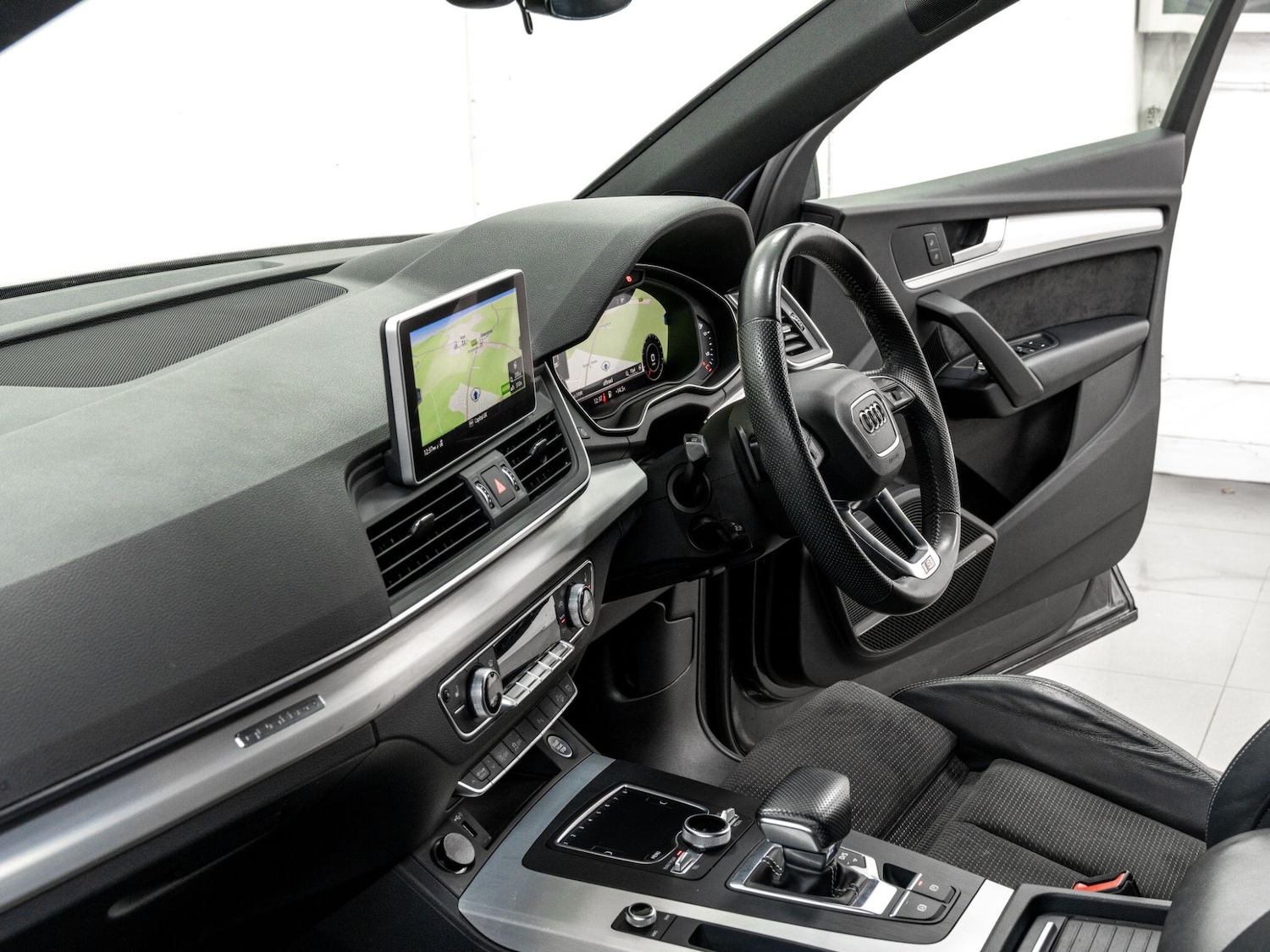 Used Audi Q5 2018 for sale - 76432356: Photo 42