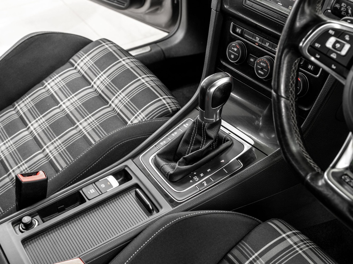 Used Volkswagen Golf 2014 for sale - 76371440: Photo 38