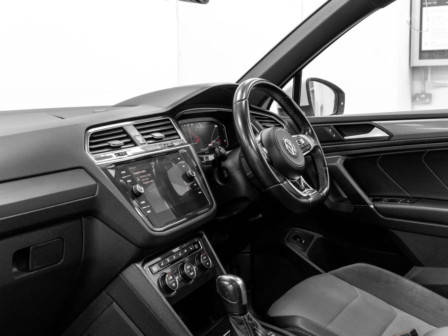 Used Volkswagen Tiguan 2019 for sale - 76743089: Photo 44