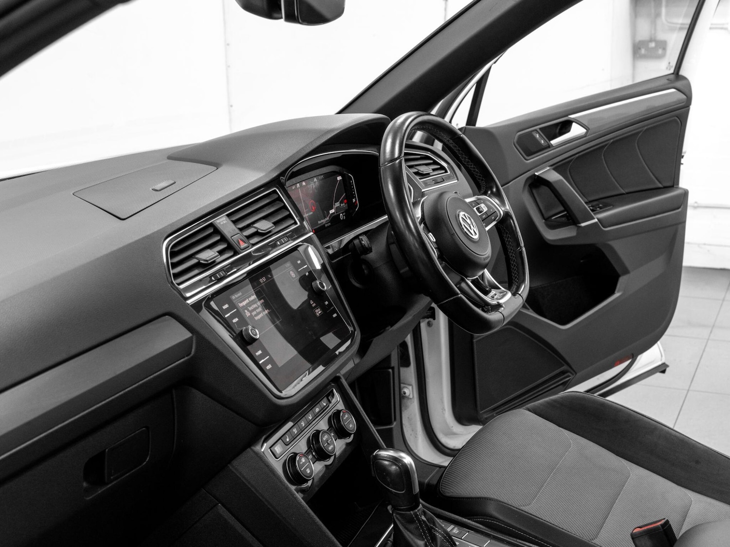 Used Volkswagen Tiguan 2019 for sale - 76743089: Photo 45